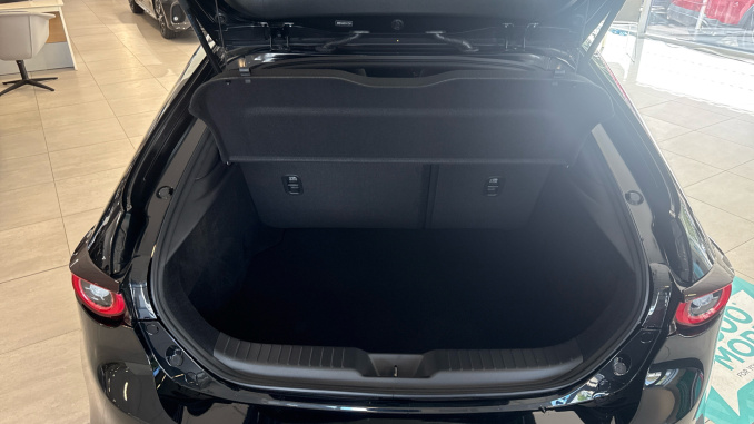 Mazda 3 2.0 e-Skyactiv X MHEV [186] Exclusive-Line 5dr Petrol Hatchback - Image 4
